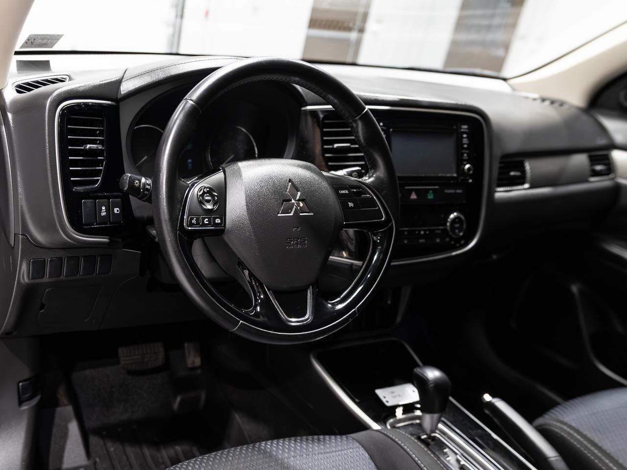 2017 Mitsubishi Outlander ES AWD 7-Passenger Cranberry PA