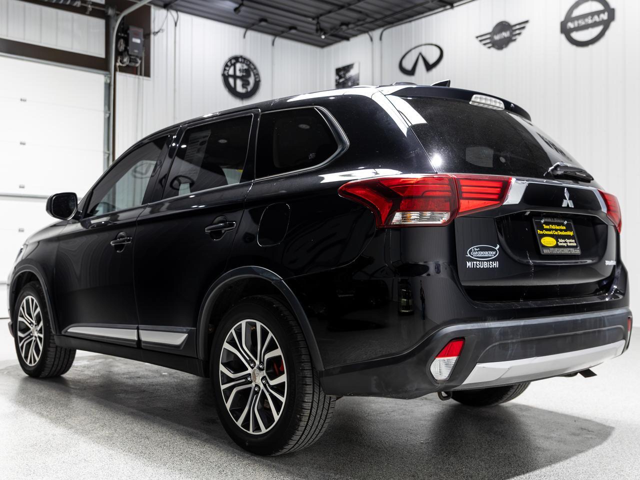 2017 Mitsubishi Outlander ES AWD 7-Passenger Cranberry PA