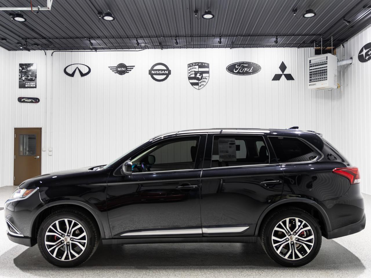 2017 Mitsubishi Outlander ES AWD 7-Passenger Cranberry PA
