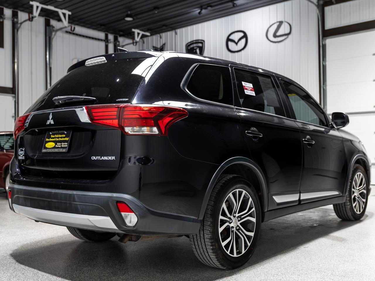 2017 Mitsubishi Outlander ES AWD 7-Passenger Cranberry PA