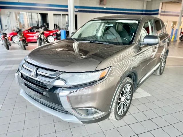 2017 Mitsubishi Outlander ES Sport Utility 4D Cincinnati OH
