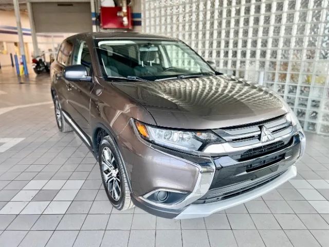 2017 Mitsubishi Outlander ES Sport Utility 4D Cincinnati OH