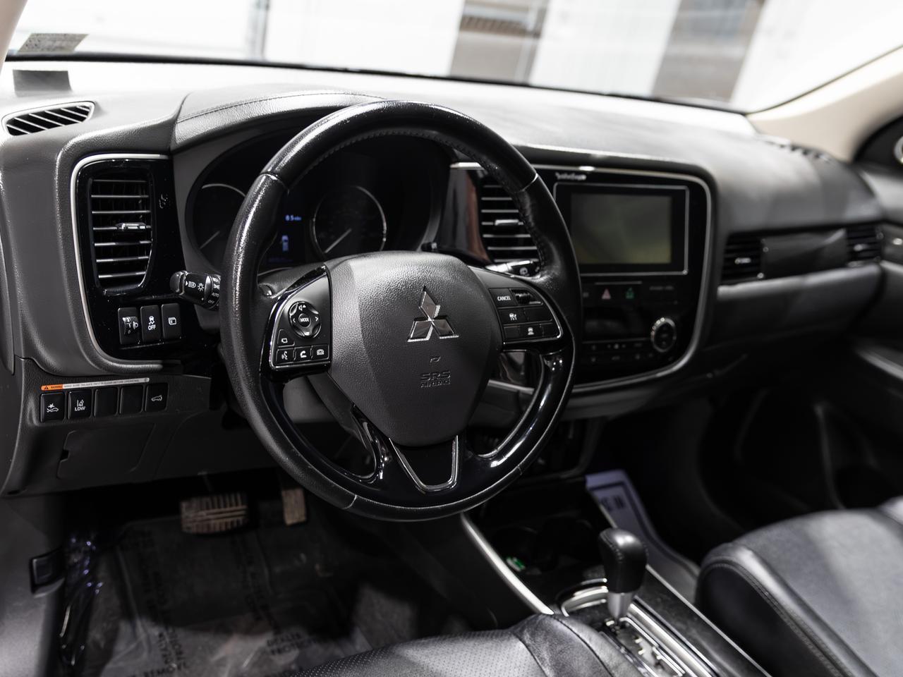 2017 Mitsubishi Outlander SEL AWD TV-DVD Cranberry PA