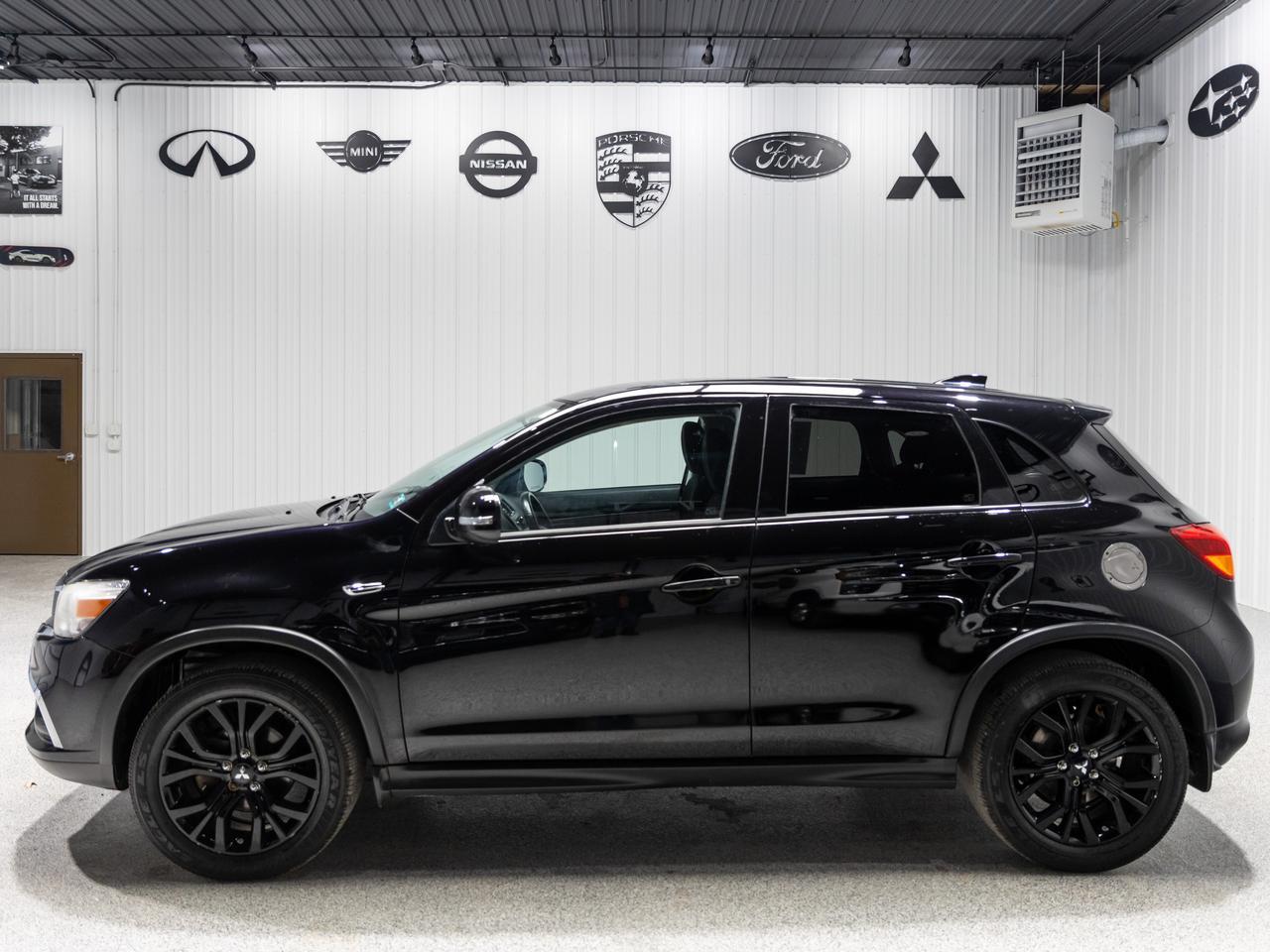 2017 Mitsubishi Outlander Sport LE photo 3