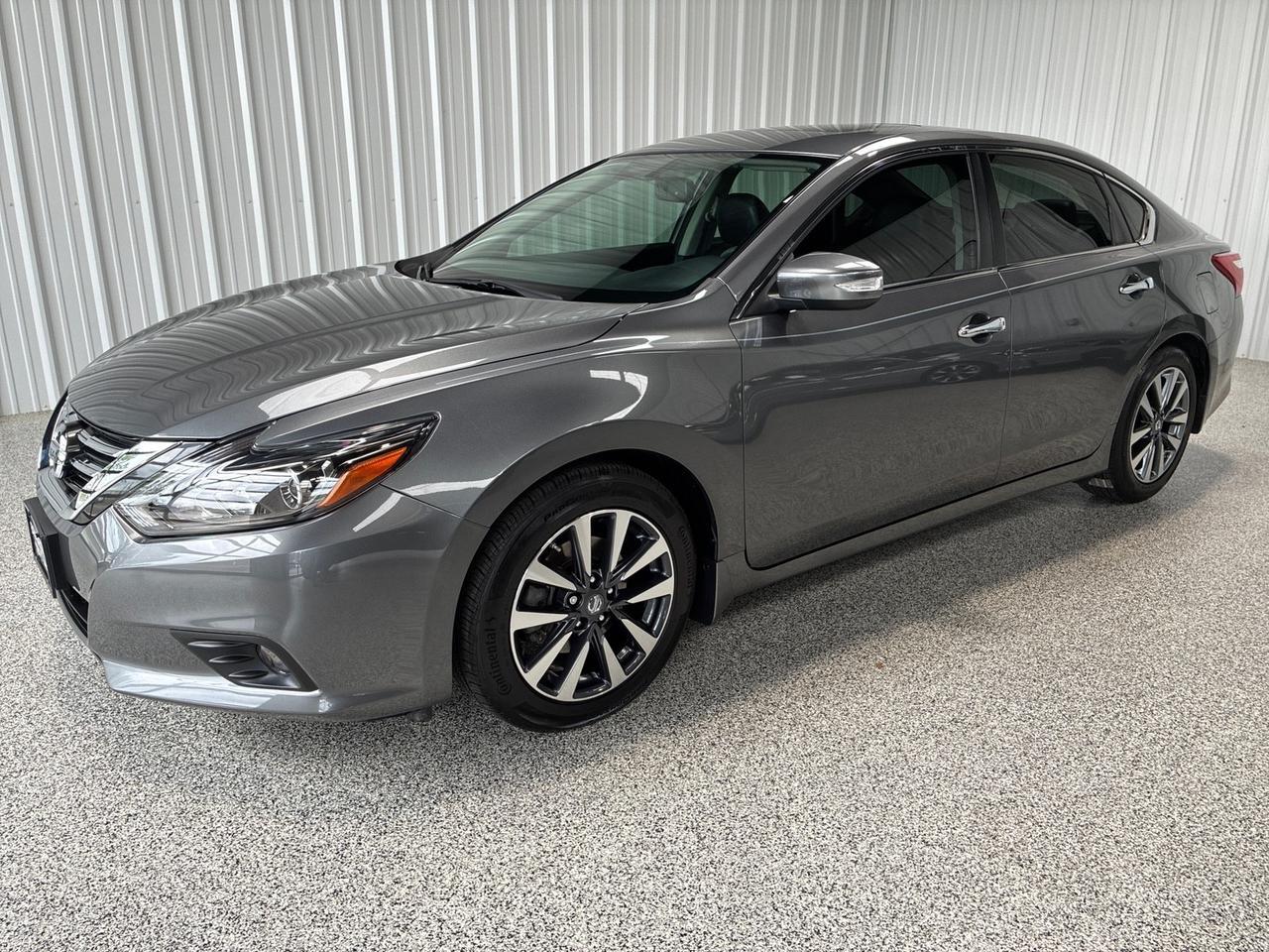 2017 Nissan Altima 2.5 SL, Technology Pkg, Moonroof Pkg, LED Fog Lights, Illuminated Kick Plates