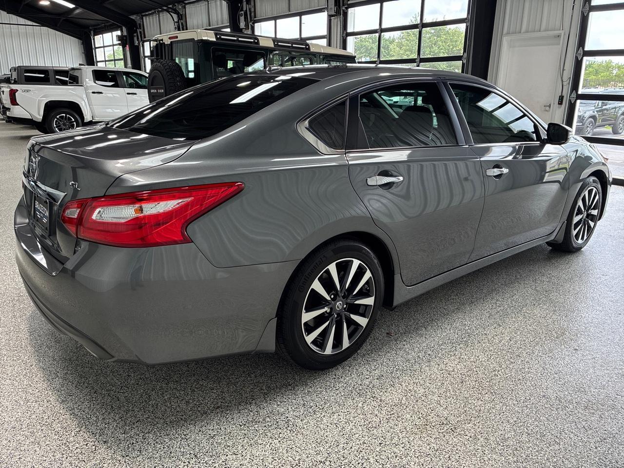 2017 Nissan Altima 2.5 SL, Technology Pkg, Moonroof Pkg, LED Fog Lights, Illuminated Kick Plates