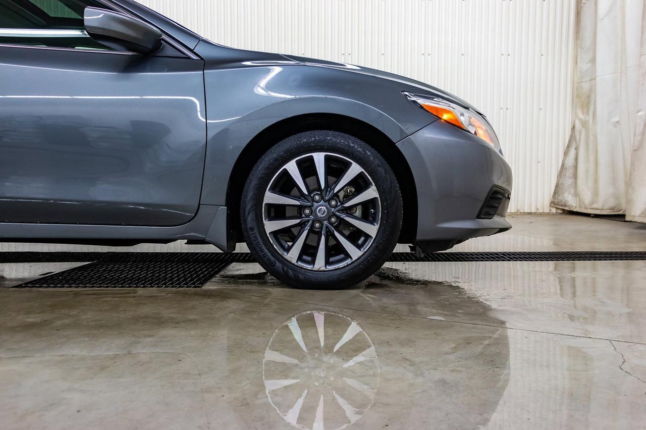 2017 Nissan Altima SV Roof BCam Red Deer AB