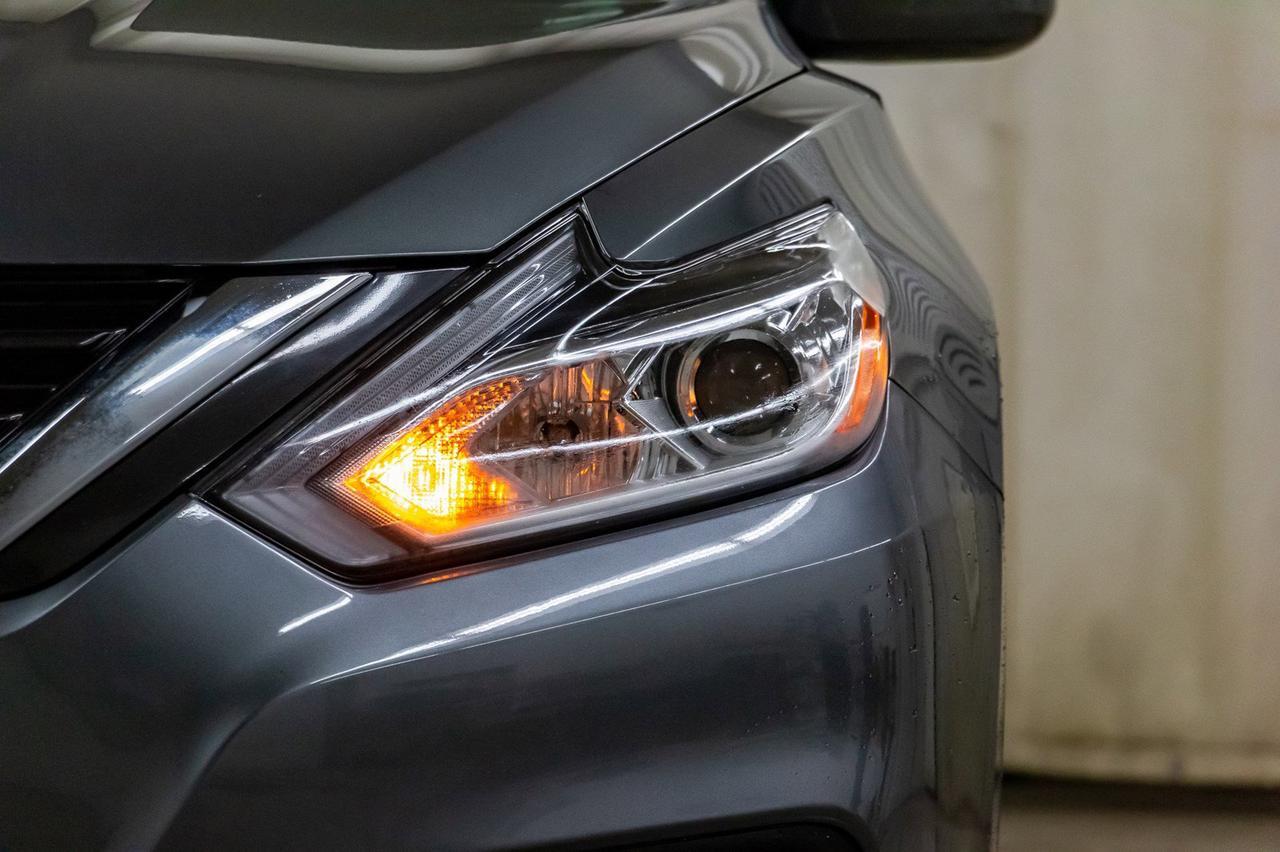 2017 Nissan Altima SV Roof BCam Red Deer AB