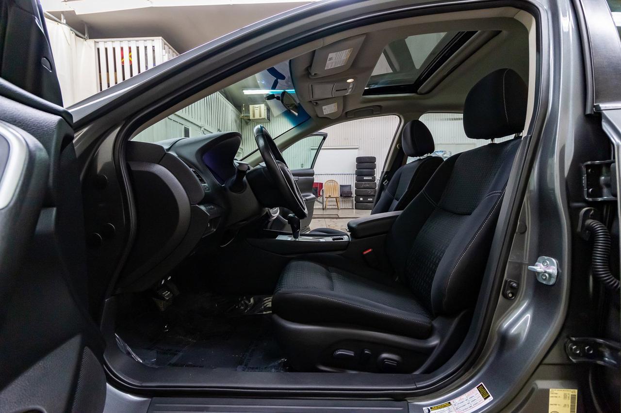 2017 Nissan Altima SV Roof BCam Red Deer AB