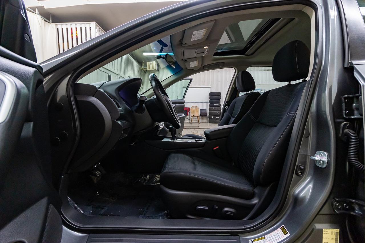 2017 Nissan Altima SV Roof BCam Red Deer AB