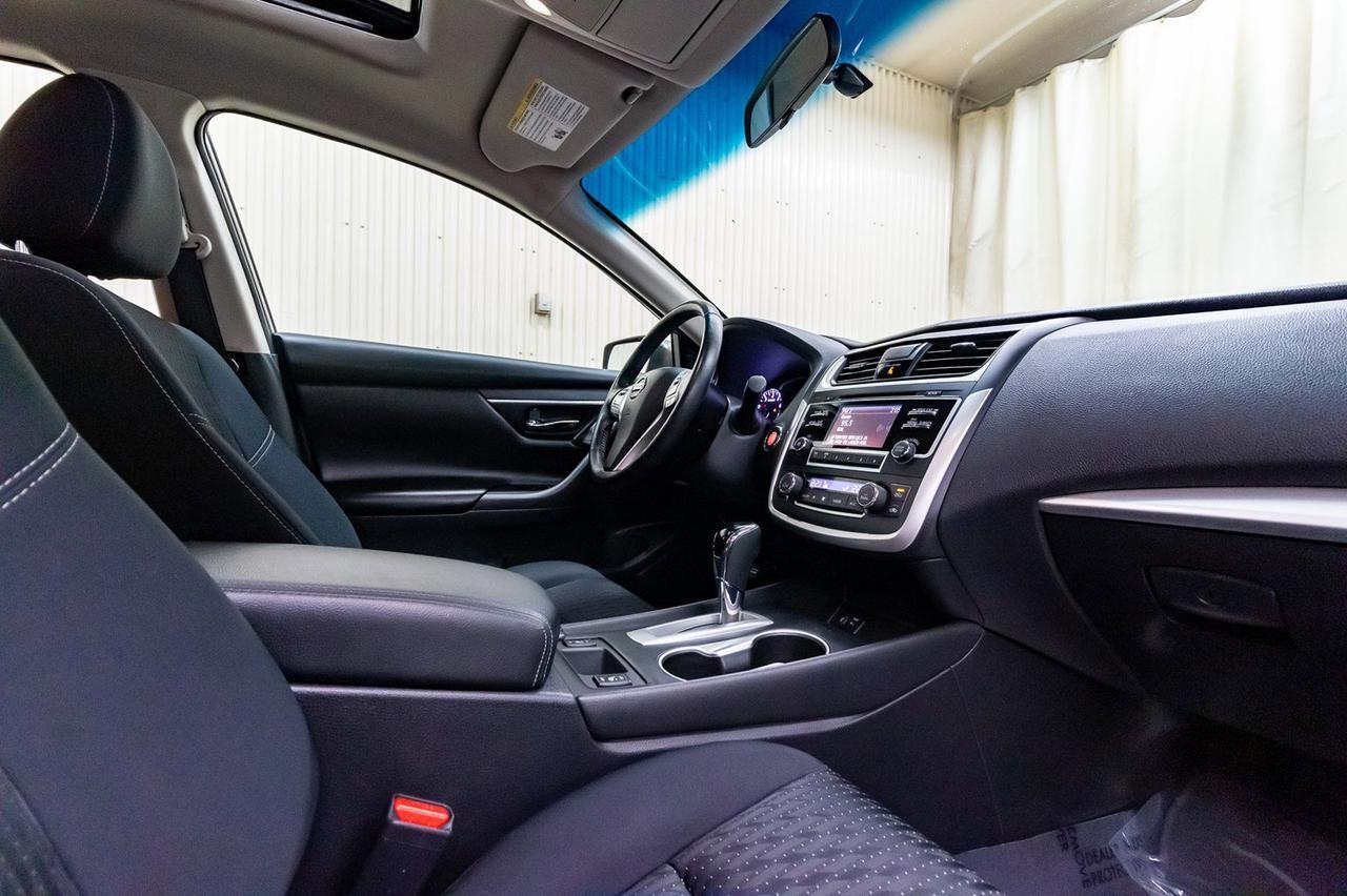 2017 Nissan Altima SV Roof BCam Red Deer AB