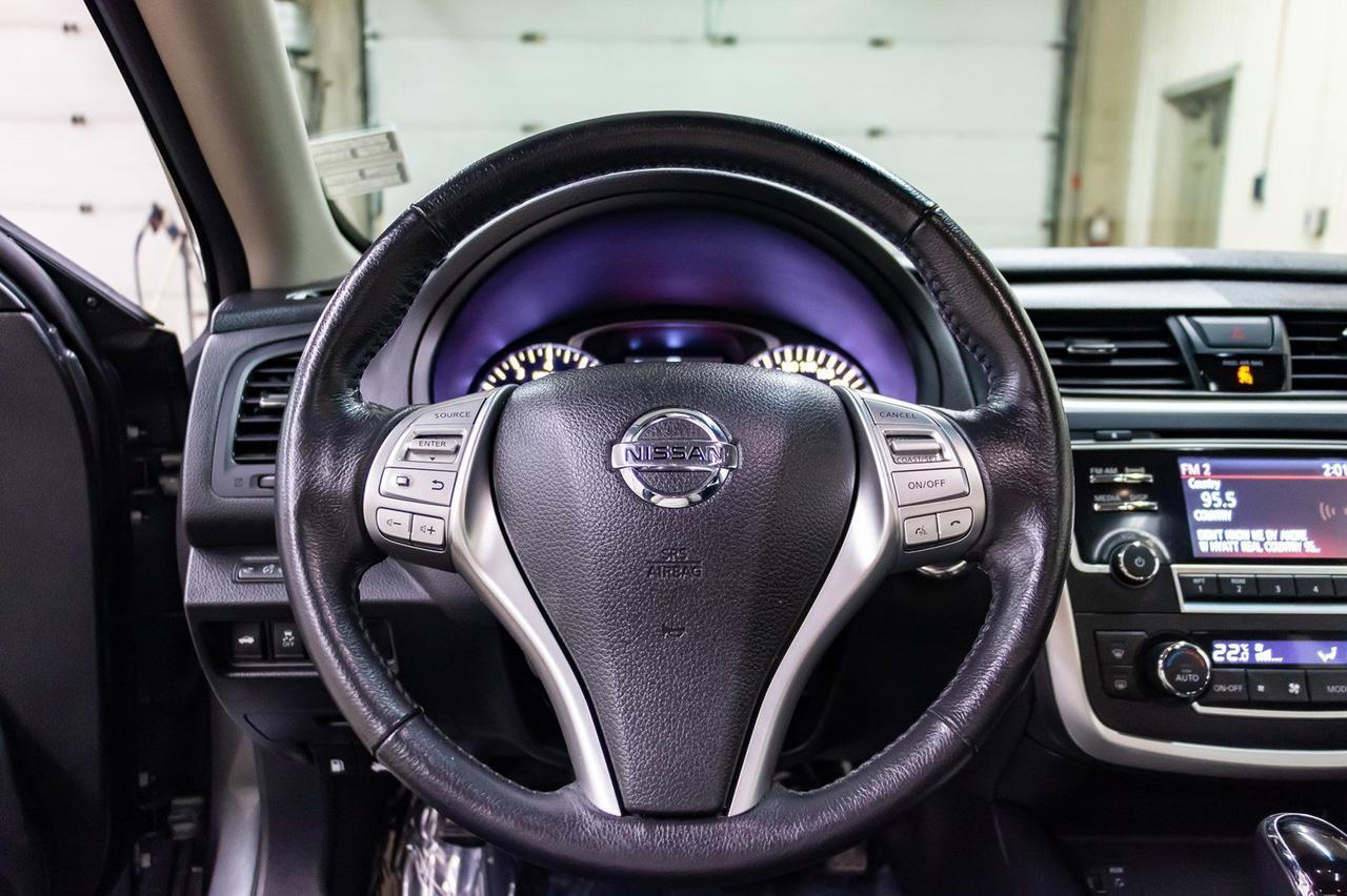 2017 Nissan Altima SV Roof BCam Red Deer AB