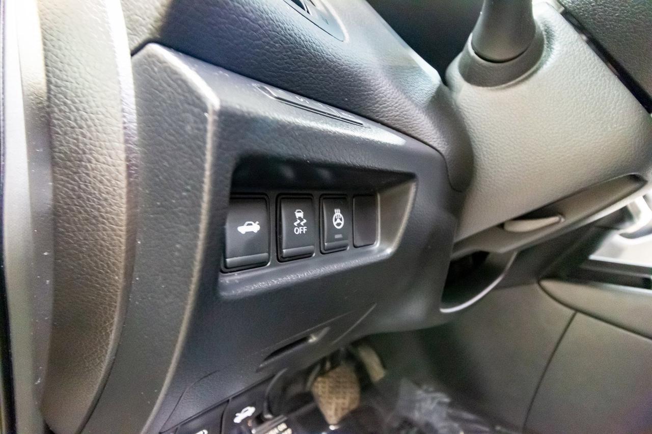 2017 Nissan Altima SV Roof BCam Red Deer AB