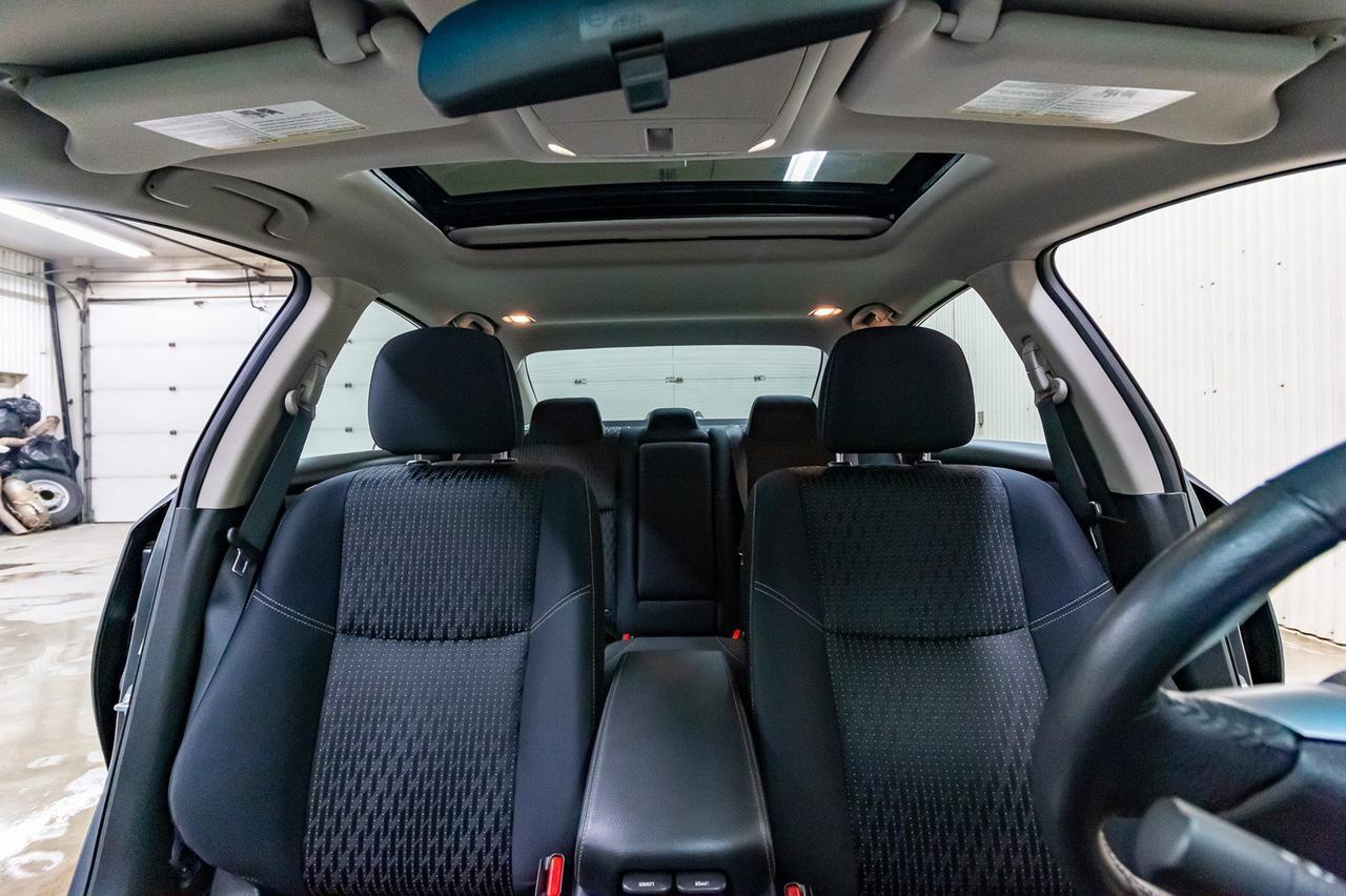 2017 Nissan Altima SV Roof BCam Red Deer AB