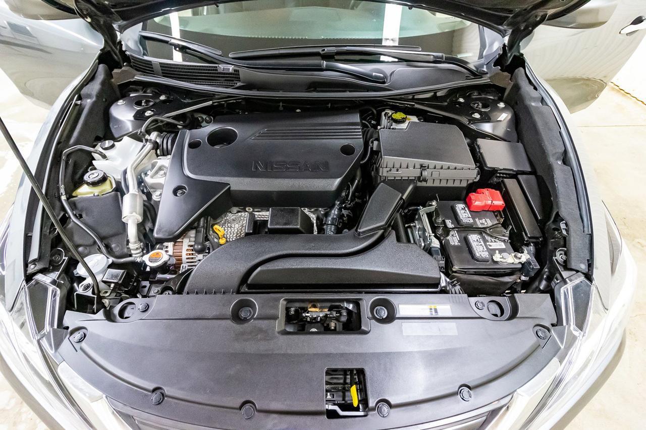 2017 Nissan Altima SV Roof BCam Red Deer AB