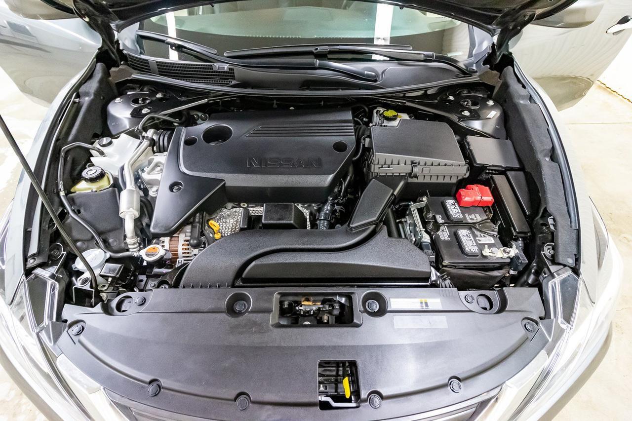 2017 Nissan Altima SV Roof BCam Red Deer AB