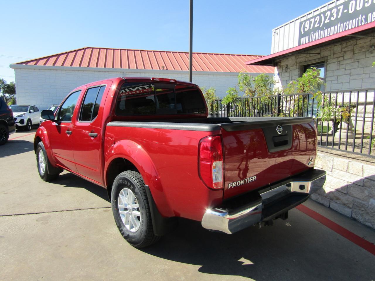2017 Nissan Frontier Crew Cab SV photo 2