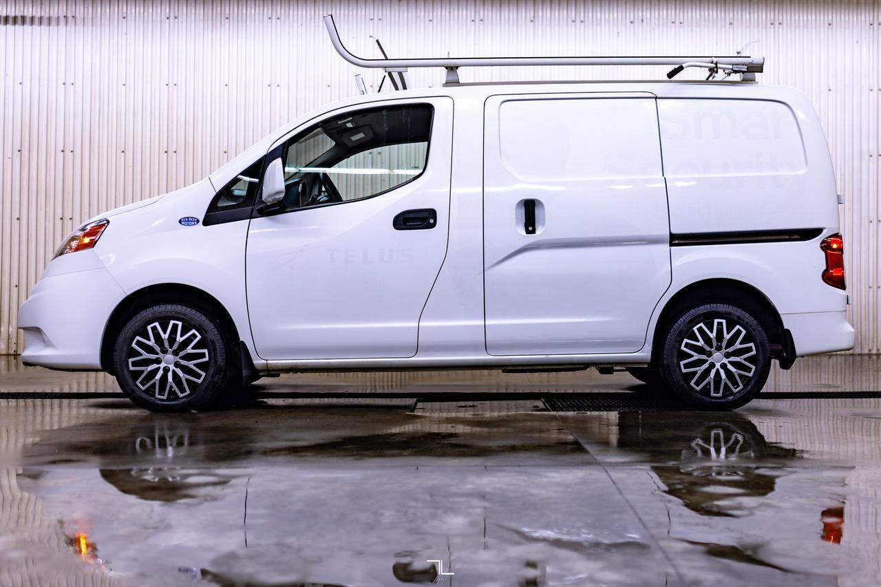 2017 Nissan NV200 SV Cargo Van Nav BCam Red Deer AB
