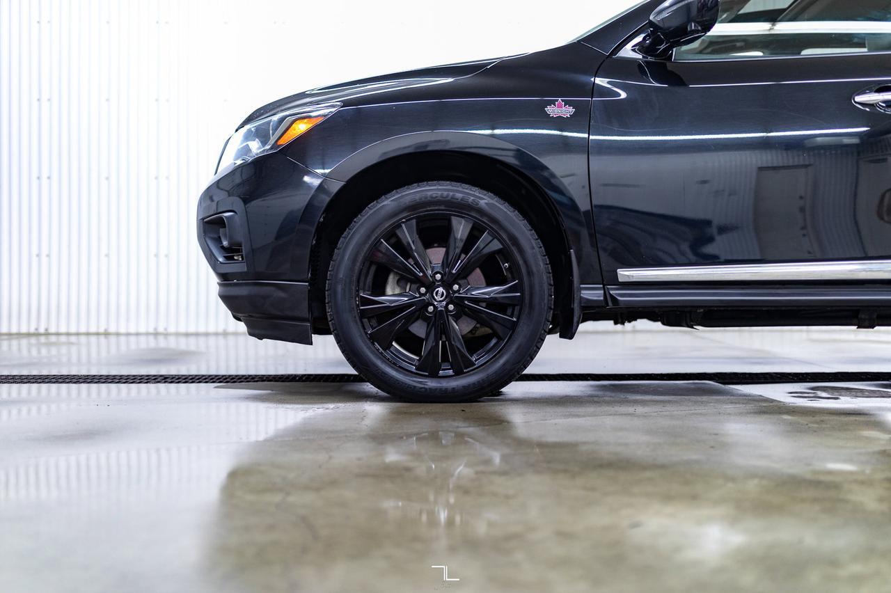 2017 Nissan Pathfinder AWD Platinum Midnight Leather Roof Nav BCam Red Deer AB