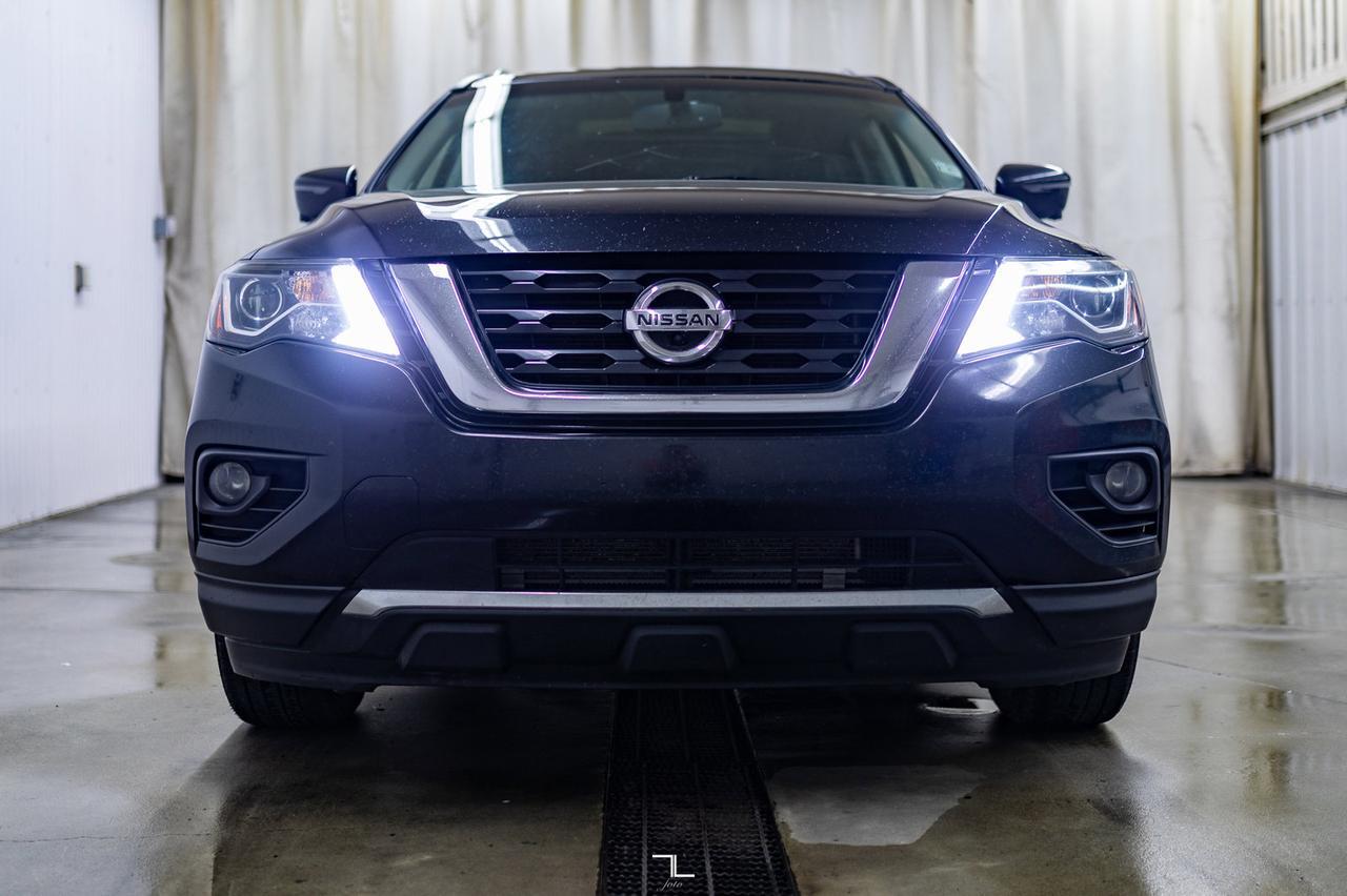 2017 Nissan Pathfinder AWD Platinum Midnight Leather Roof Nav BCam Red Deer AB
