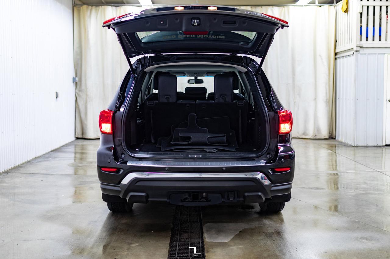 2017 Nissan Pathfinder AWD Platinum Midnight Leather Roof Nav BCam Red Deer AB