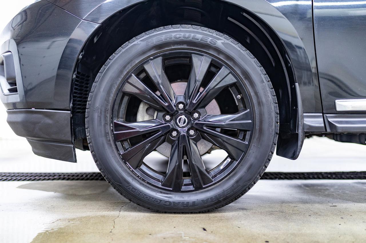 2017 Nissan Pathfinder AWD Platinum Midnight Leather Roof Nav BCam Red Deer AB