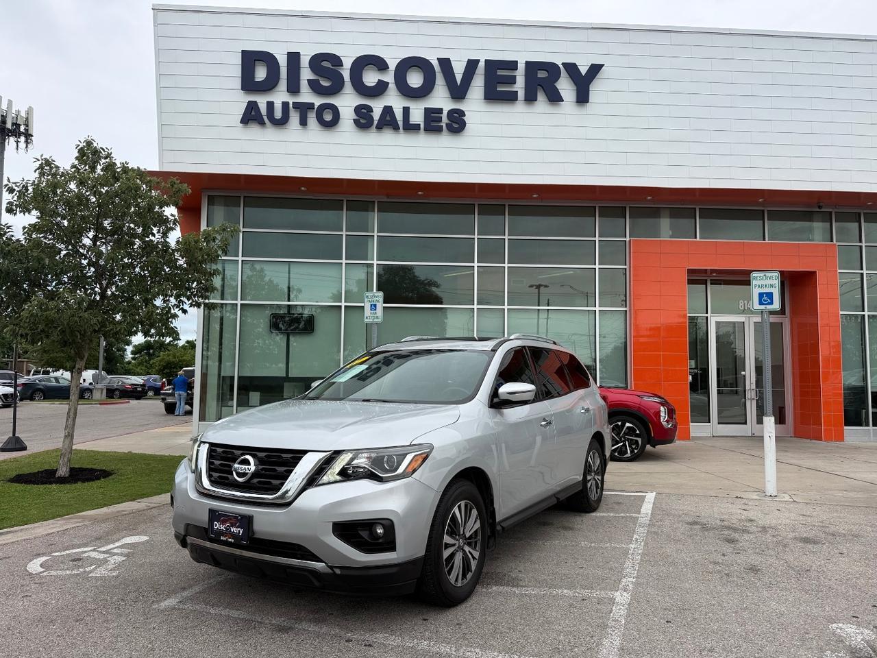 2017 Nissan Pathfinder SL 2WD's photo