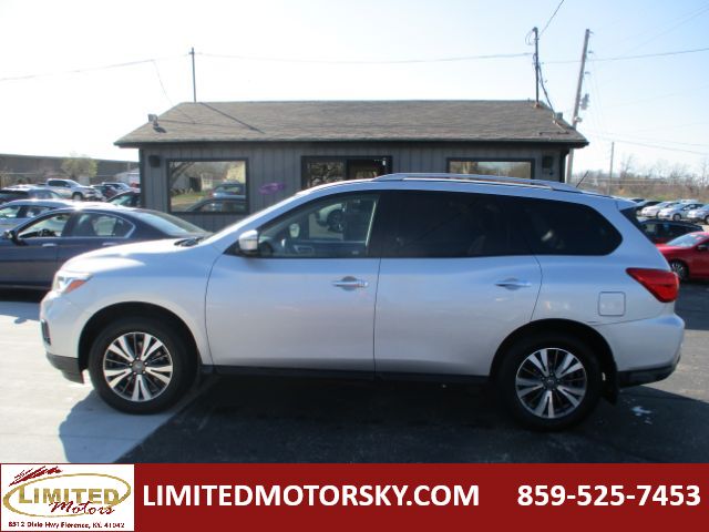 2017 Nissan Pathfinder SV