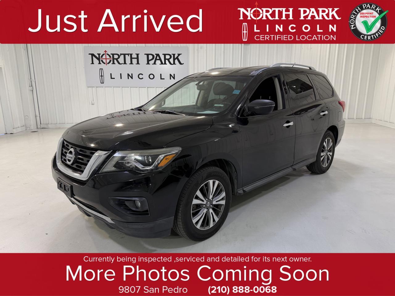 2017 Nissan Pathfinder SV