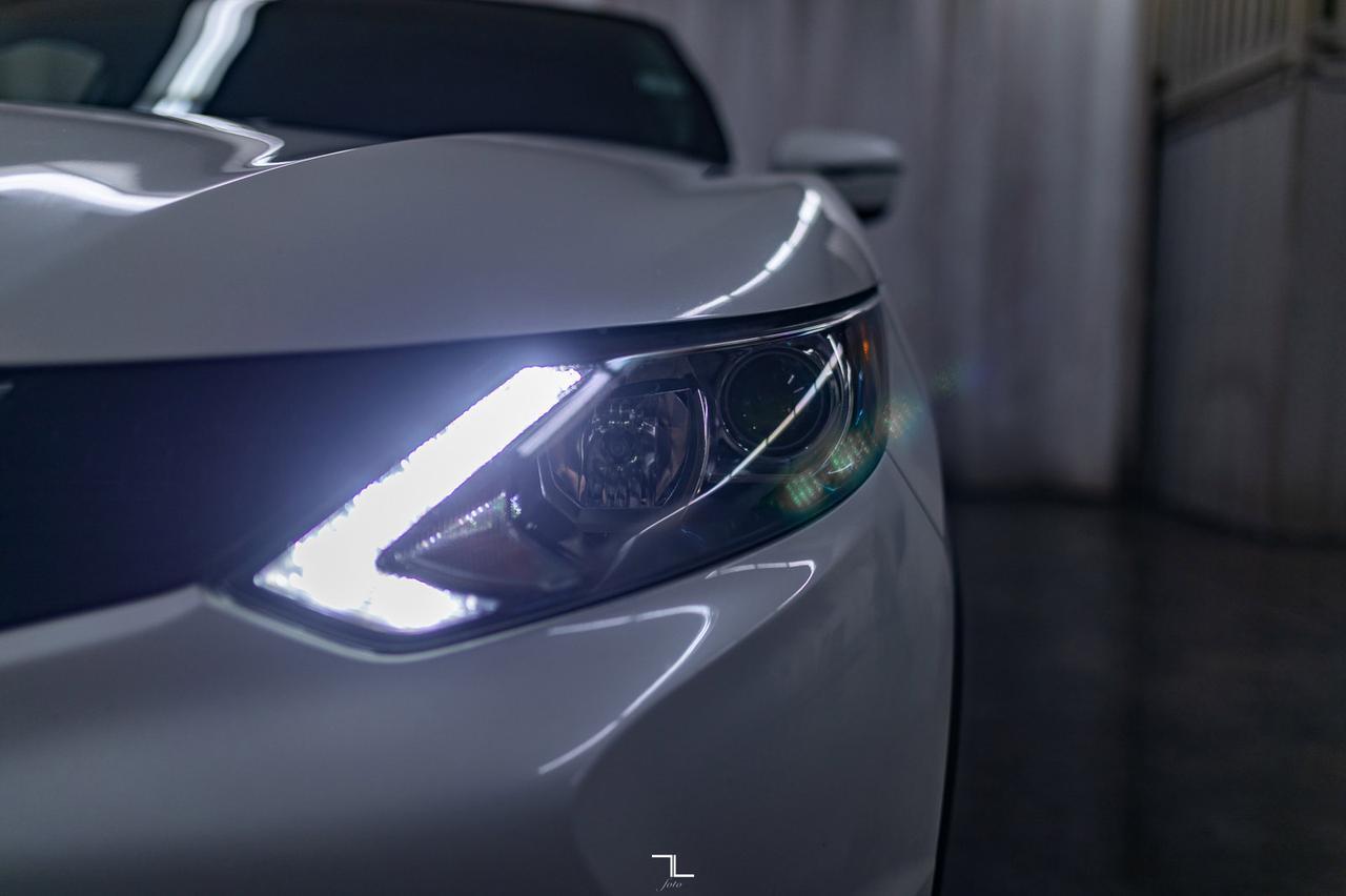 2017 Nissan Qashqai AWD SV Roof BCam Red Deer AB