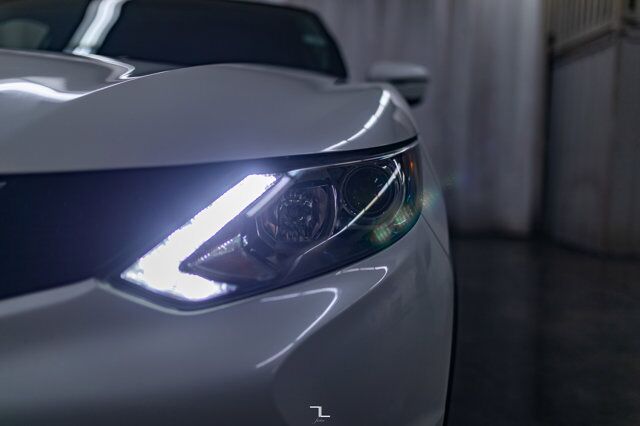 2017 Nissan Qashqai AWD SV Roof BCam Red Deer AB