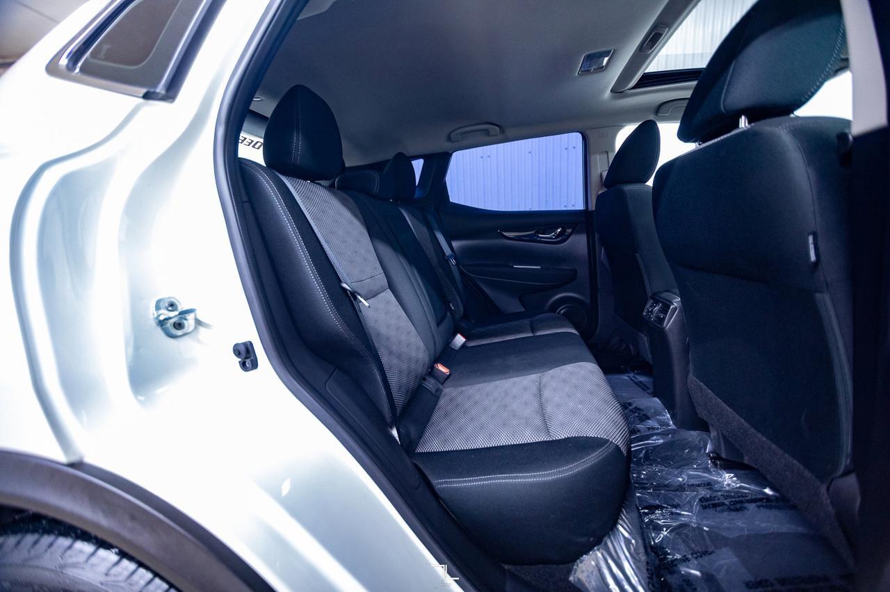 2017 Nissan Qashqai AWD SV Roof BCam Red Deer AB