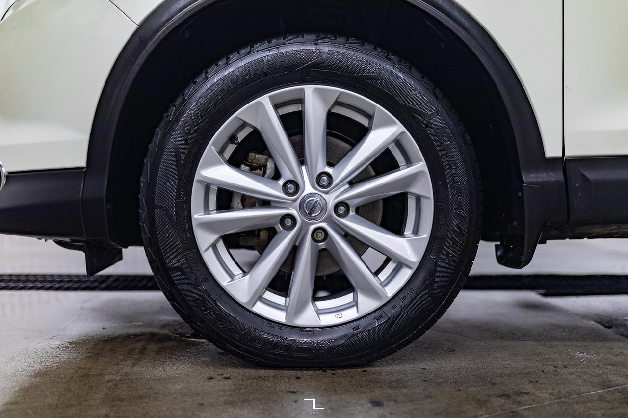 2017 Nissan Qashqai AWD SV Roof BCam Red Deer AB