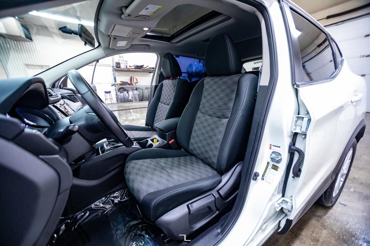 2017 Nissan Qashqai AWD SV Roof BCam Red Deer AB