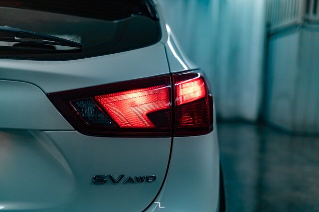 2017 Nissan Qashqai AWD SV Roof BCam Red Deer AB