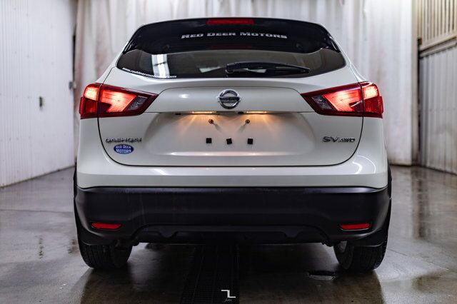 2017 Nissan Qashqai AWD SV Roof BCam Red Deer AB