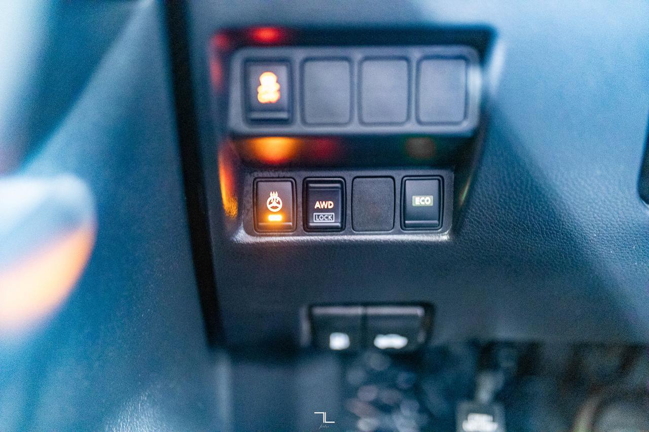 2017 Nissan Qashqai AWD SV Roof BCam Red Deer AB