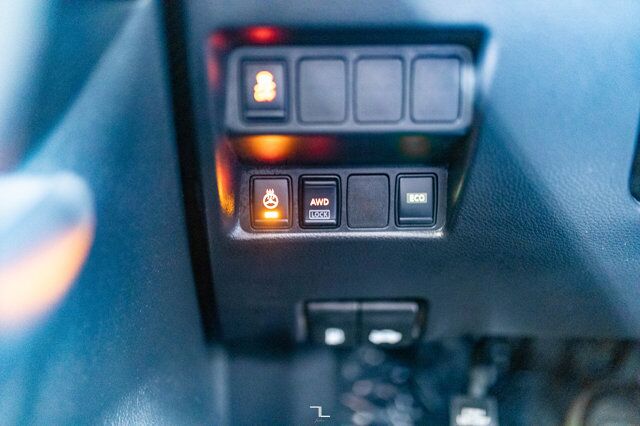 2017 Nissan Qashqai AWD SV Roof BCam Red Deer AB