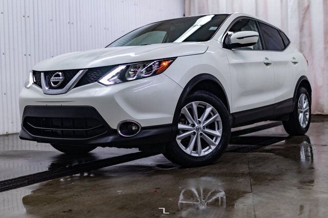 2017 Nissan Qashqai AWD SV Roof BCam Red Deer AB