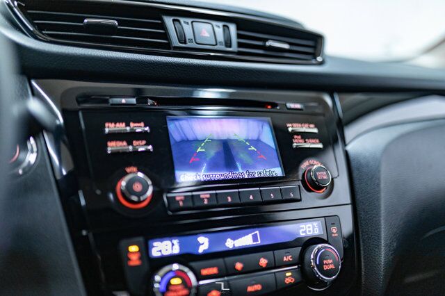 2017 Nissan Qashqai AWD SV Roof BCam Red Deer AB