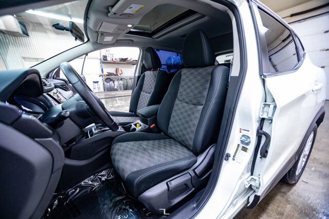 2017 Nissan Qashqai AWD SV Roof BCam Red Deer AB