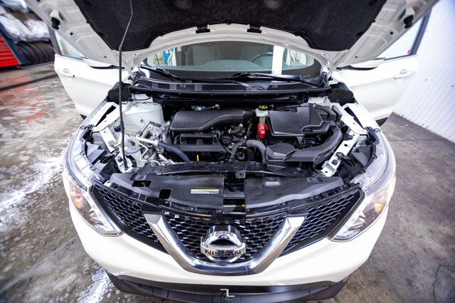 2017 Nissan Qashqai AWD SV Roof BCam Red Deer AB