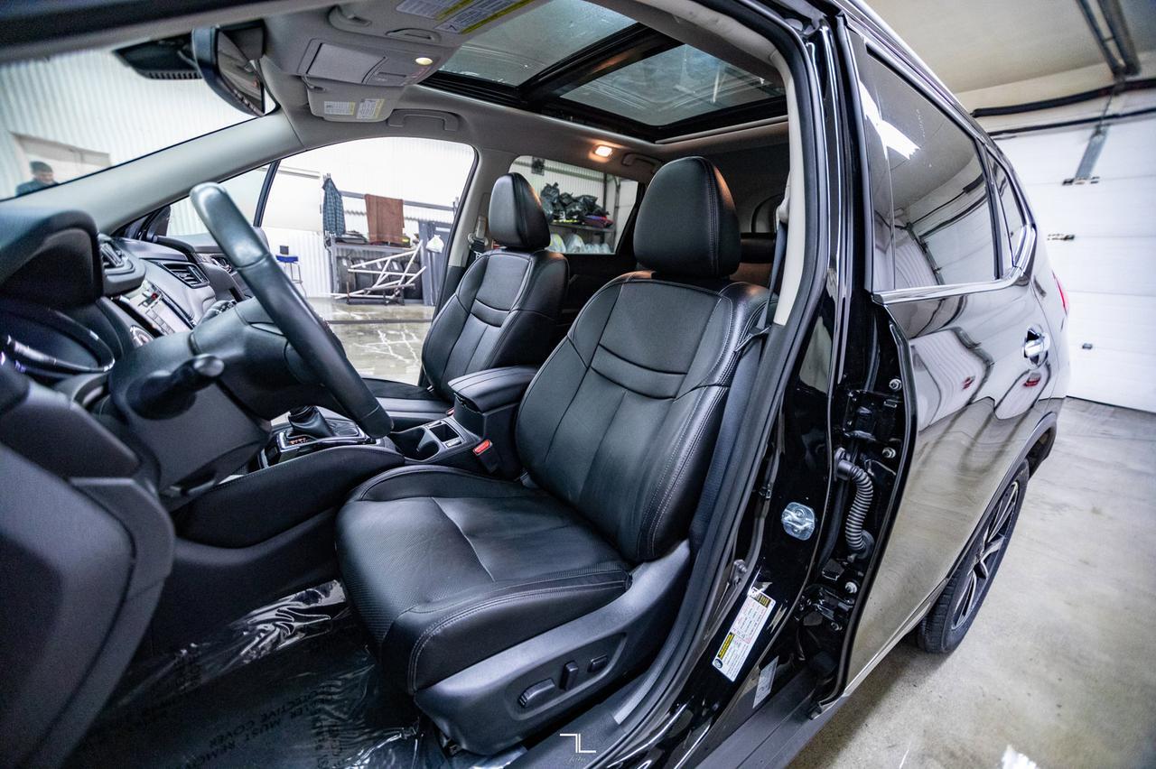 2017 Nissan Rogue AWD SL Leather Roof Nav BCam Red Deer AB