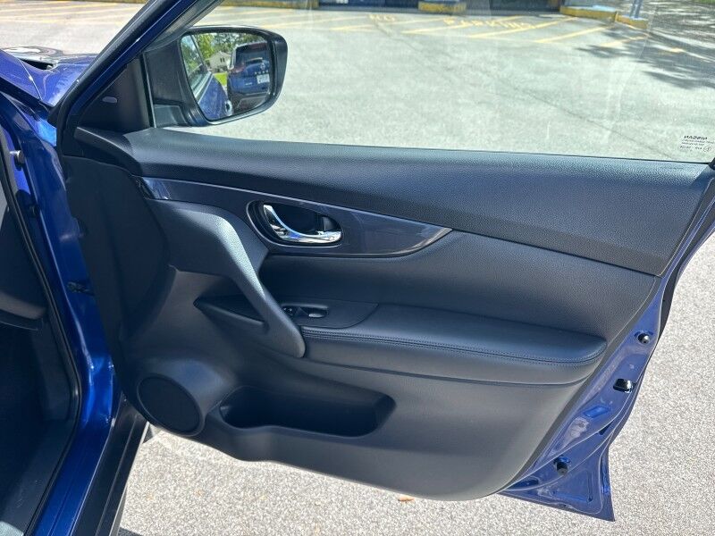 2017 Nissan Rogue SV - HEATED SEATS - NAVIGATION Webster MA