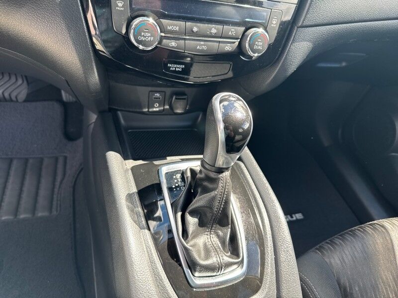 2017 Nissan Rogue SV - HEATED SEATS - NAVIGATION Webster MA