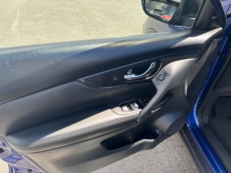 2017 Nissan Rogue SV - HEATED SEATS - NAVIGATION Webster MA