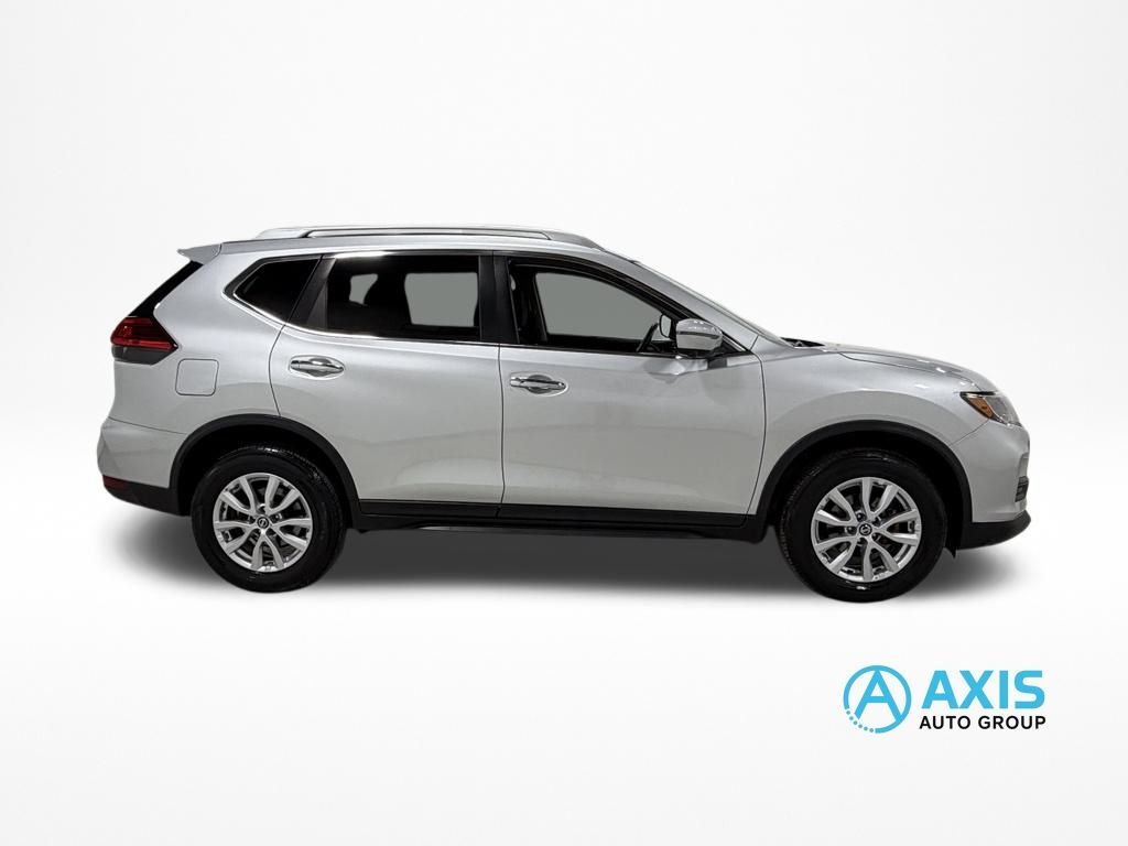 2017 Nissan Rogue SV photo 2