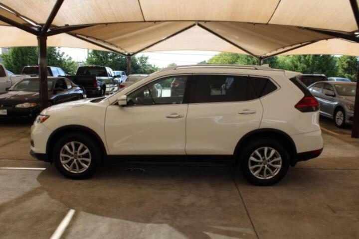 2017 Nissan Rogue SV photo 2
