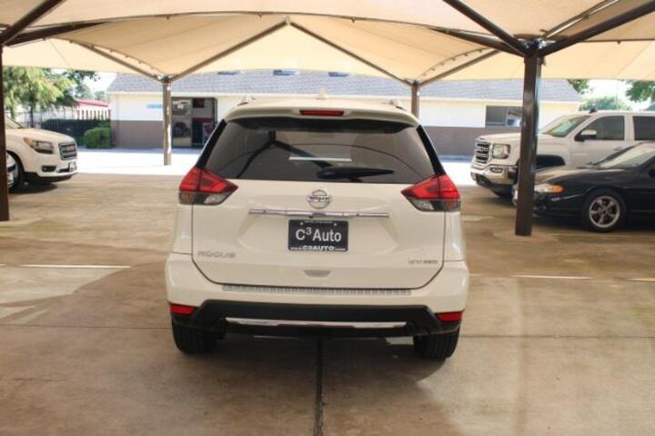 2017 Nissan Rogue SV photo 4