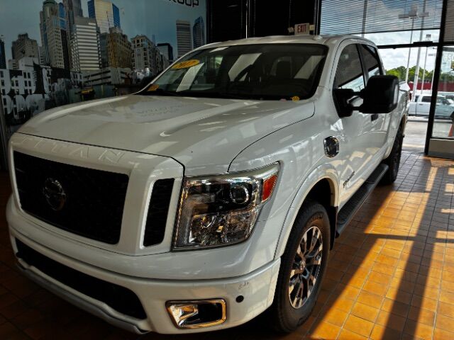 2017 Nissan TITAN PRO-4X  Short Bed